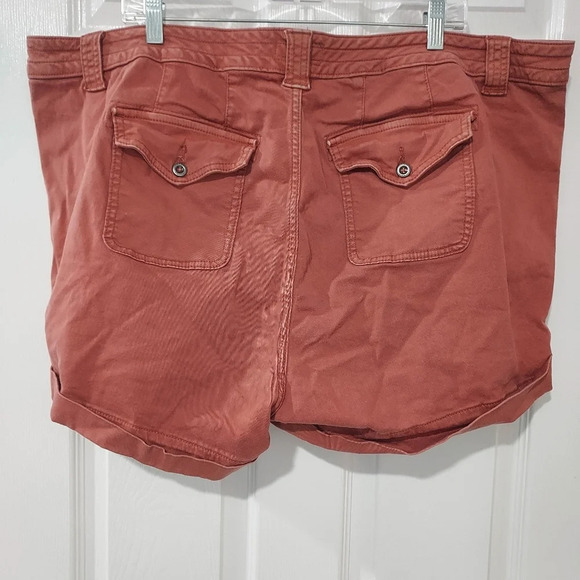 Torrid Marsala Red/Brown 3.5 Inch Military Stretch Twill Mid-Rise Short Size 24 - Picture 10 of 15